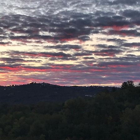 B&B Acaso Serralunga d'Alba Bagian luar foto