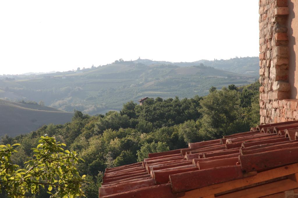 B&B Acaso Serralunga d'Alba Bagian luar foto