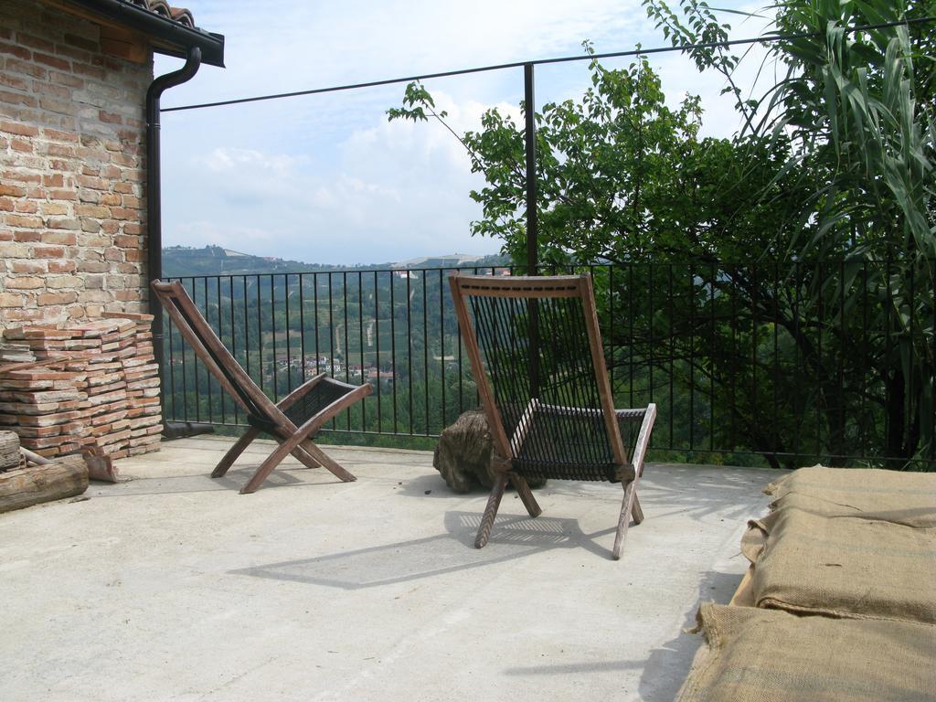 B&B Acaso Serralunga d'Alba Bagian luar foto
