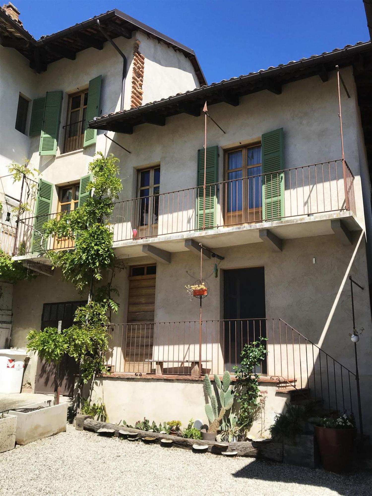 B&B Acaso Serralunga d'Alba Bagian luar foto