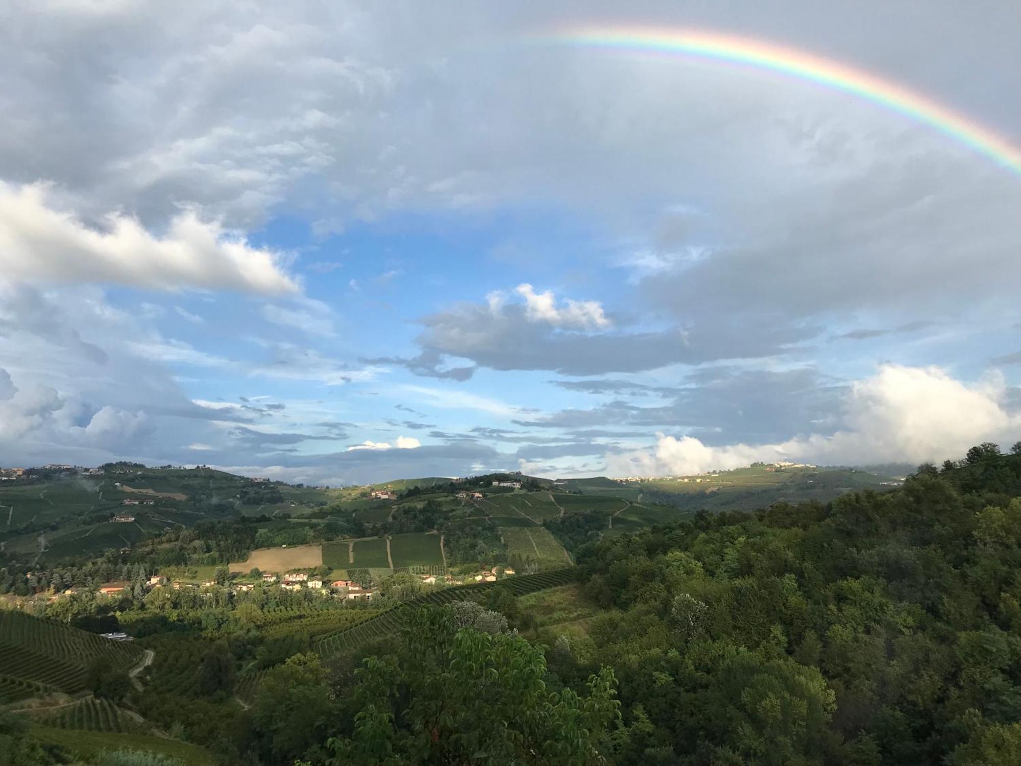 B&B Acaso Serralunga d'Alba Ruang foto