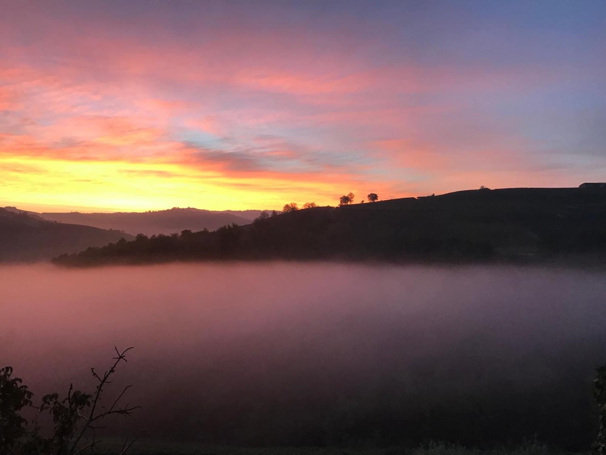 B&B Acaso Serralunga d'Alba Bagian luar foto